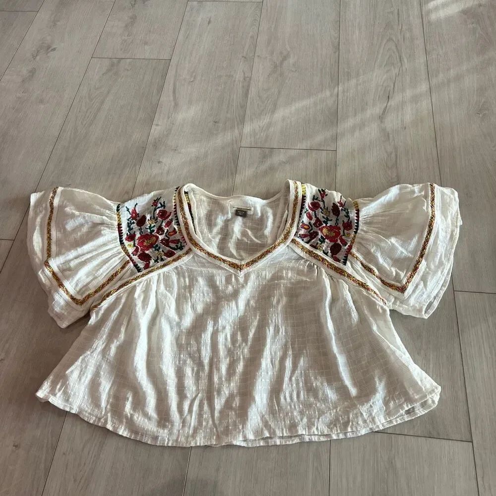 ANTHROPOLOGIE EMBROIDERY SHIRT. MEDIUM. CROPPED.
